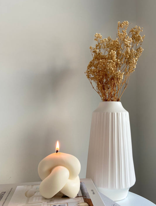 Infinity Knot Candle