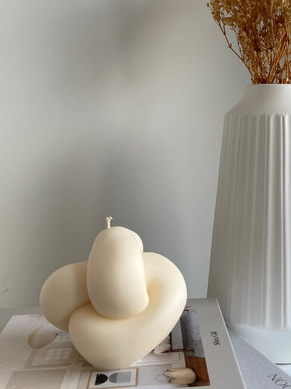Infinity Knot Candle